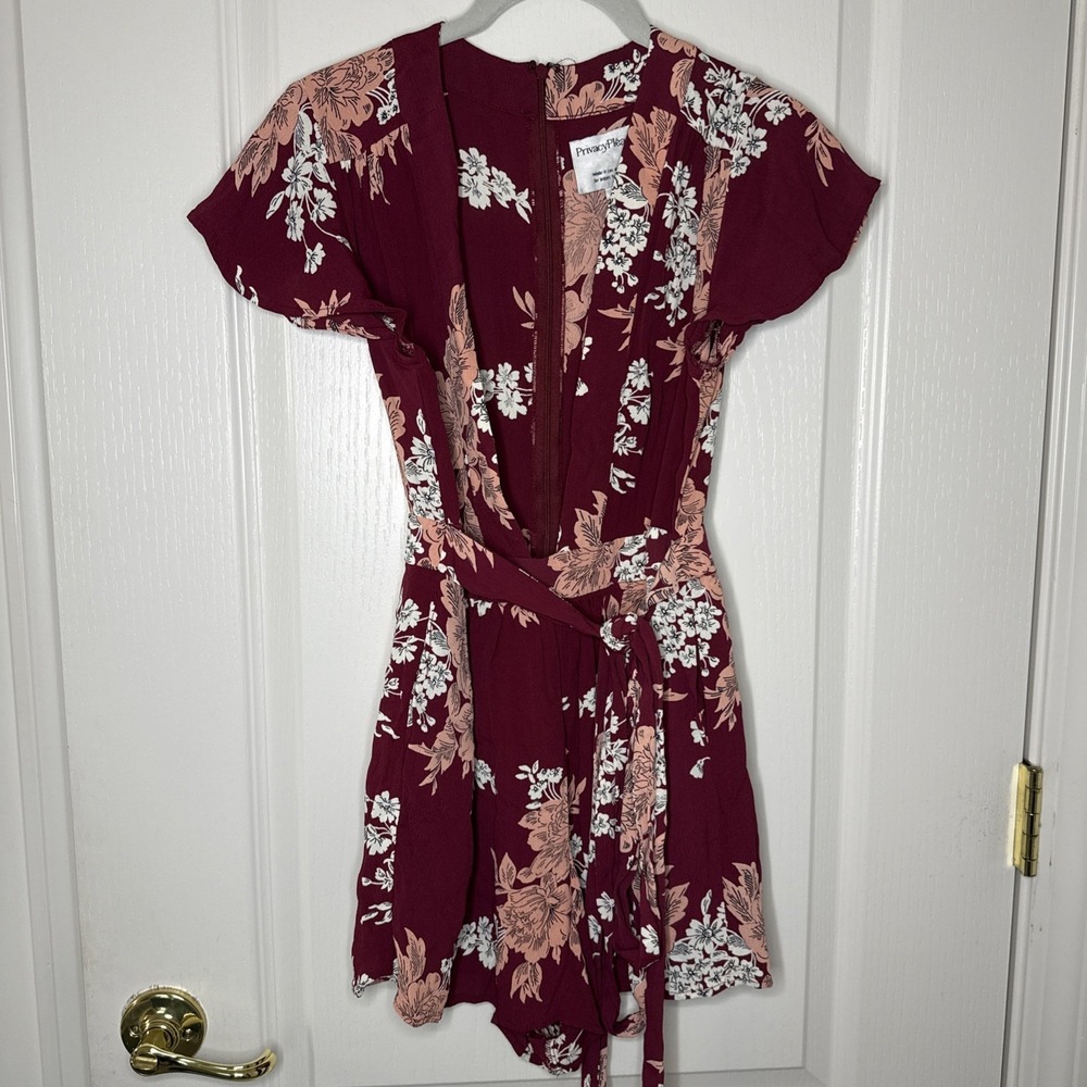 Privacy Please Burgundy Floral Romper Size Small V-Neck Flutter Sleeve LA